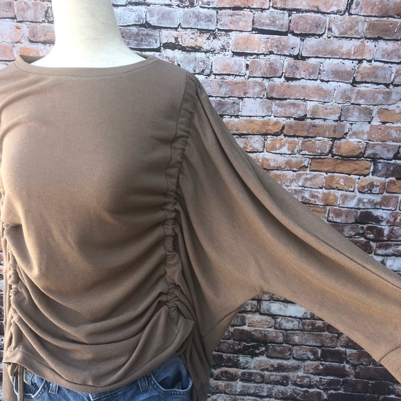 Long sleeve ruched tee - Picture 7 of 9